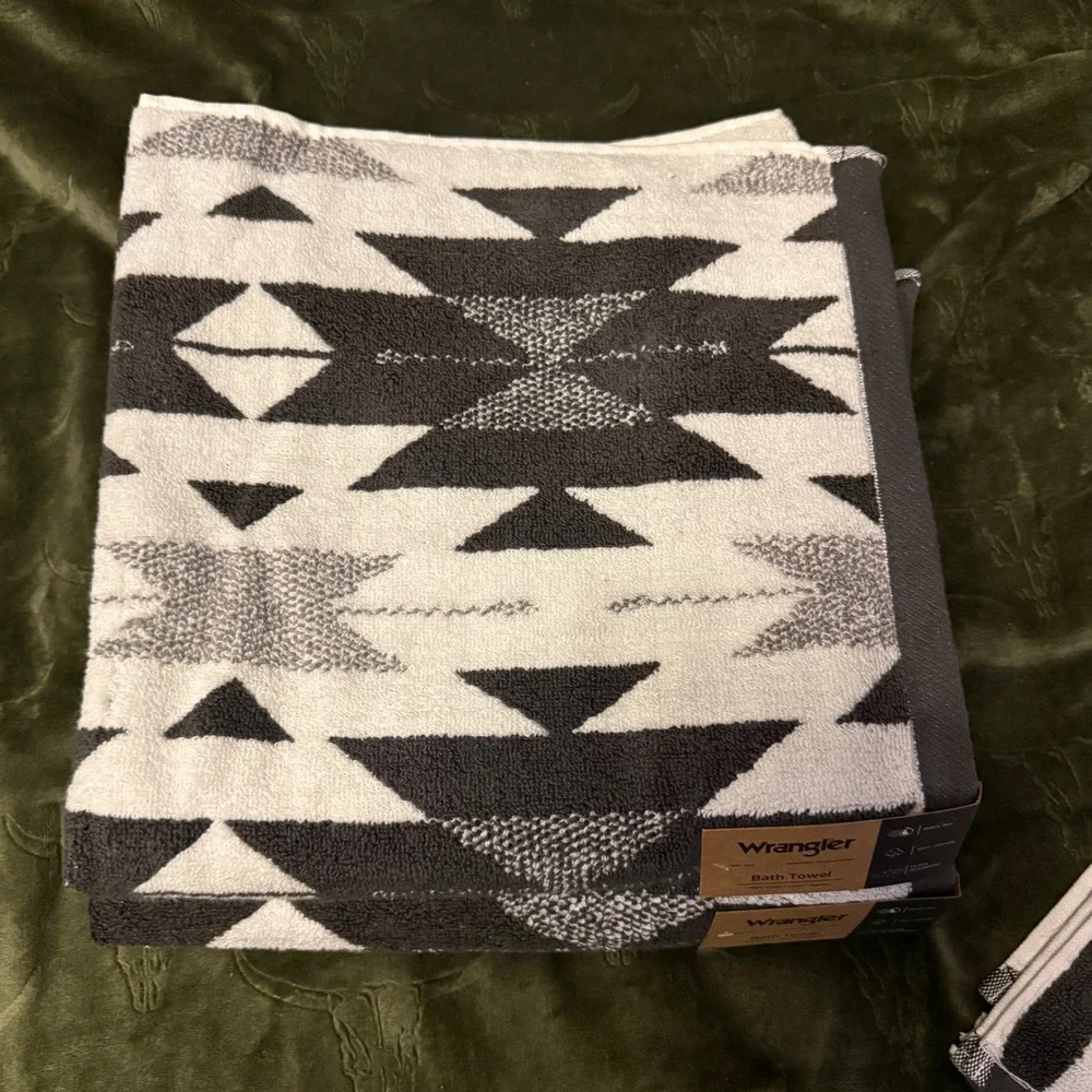 Wrangler Bath Towel Set Unisex 3 Piece Gray NWT Macro Geo Geometric Cotton
